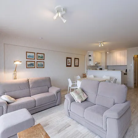 Flat With Sea Views In Belgian Coast, Cleaning Included Daire